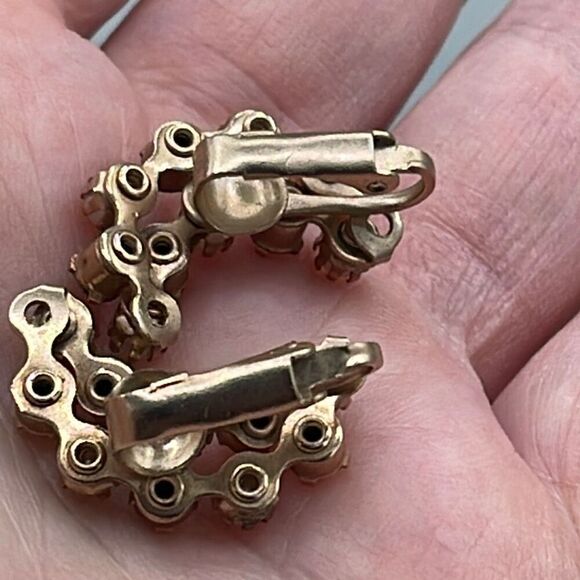 Vintage climber clip style earrings with AB stones and faux pearls. - Picture 7 of 8